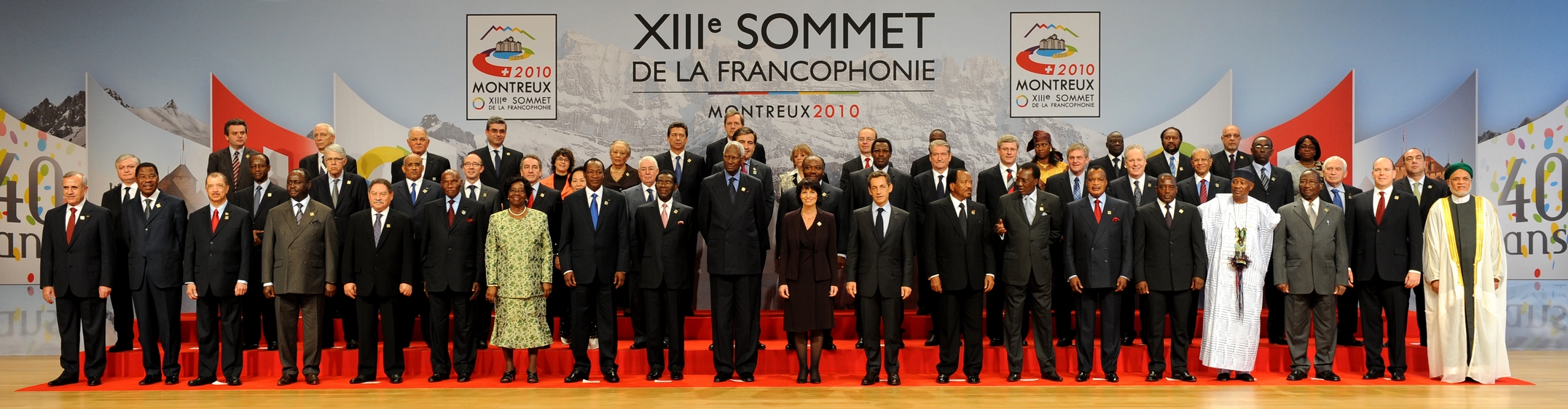 Photo de famille: XIIIe (13e) Sommet de la Francophonie  Montreux (Suisse), 23-24 Octobre 2010