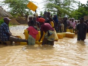 A Niamey, capitale du 
Niger, les habitants sont vacus  cause de la monte exceptionnelle des eaux 
du fleuve