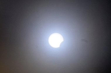 Une 
clipse annulaire de Soleil visible vendredi 15 Janvier 2010 plonge l'Afrique du 
Centre  lEst, et l'Asie dans l'obscurit