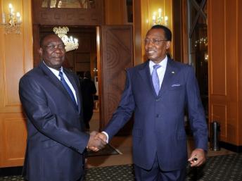Le prsident tchadien 
Idriss Dby Itno (D) reoit le prsident de la transition centrafricaine Michel 
Djotodia, le 14 mai 2013  Ndjamena