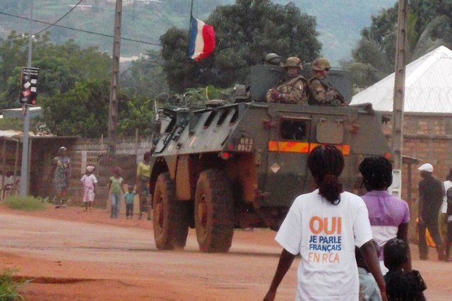 Des hommes de la Misca (Mission 
internationale de soutien en Centrafrique)  Bangui