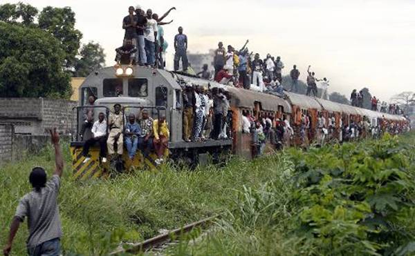 Un train  Kinshasa le 8 novembre 2006