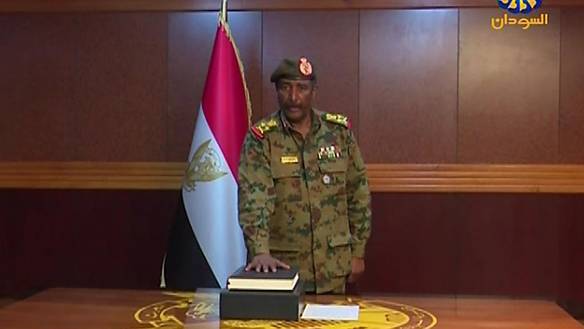 Le gnral Abdel Fattah Abdelrahman a prt serment  la tte du Conseil militaire de transition, 12 avril 2019