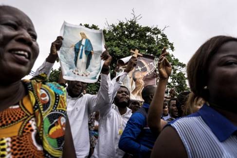 Des fidles de l'Eglise catholique se joignent  une manifestation le 31 dcembre 2017  Kinshasa pour exiger le dpart du prsident Kabila