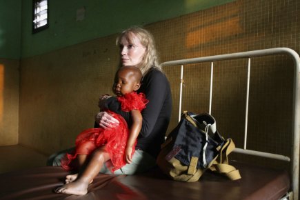 L'actrice amricaine Mia Farrow s'est rendue en 2007 en Rpublique Centrafricaine. De manire gnrale, la situation du pays attire toutefois trs peu l'attention sur la scne internationale.

Photo: Reuters