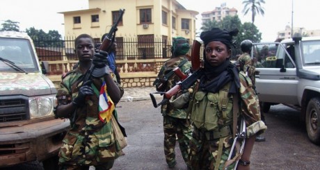 Enfants-soldats combattant dans les rangs de la Slka  Bangui le 26 mars 2013