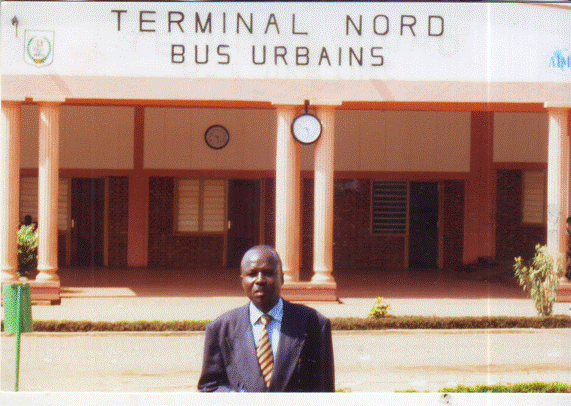 Btiment abritant le terminus des bus, construit par le 
Maire de la ville de Bangui en 2008