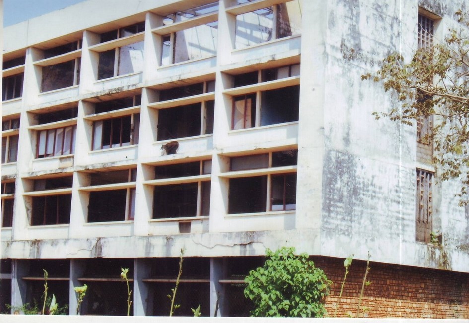 Btiment appel couramment Building, abritant des Ministres, bombard en 2003