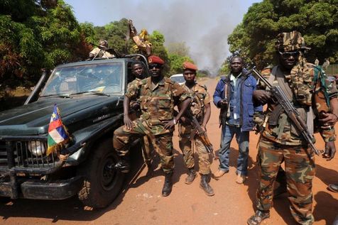 Des rebelles du Slka prs de Darma, en Centrafrique, le 10 janvier 2013 (Photo Sia Kambou. AFP)