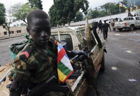 Des enfants-soldats pendant la prise de Bangui par les rebelles du Slka le 23 mars 2013.