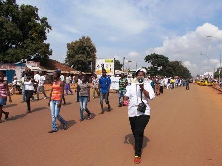 Gazi, dans Membr-Kadi (Berberati) en RCA : La population marche pour la paix