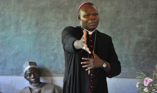 D'abord facile, 
orateur hors-pair, mais aussi chef dtermin - et si besoin  poigne - de la puissante Eglise 
catholique de Centrafrique, l'archevque de Bangui, Dieudonn Nzapalainga, s'est impos  comme 
un interlocuteur oblig  toute solution  la crise dans son pays.