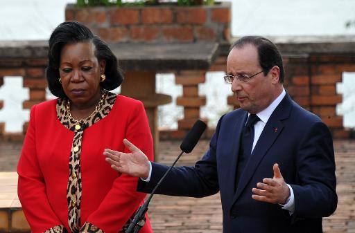 La prsidente centrafricaine Catherine Samba-Panza et le prsident franais Franois Hollande le 28 fvrier 2014  Bangui