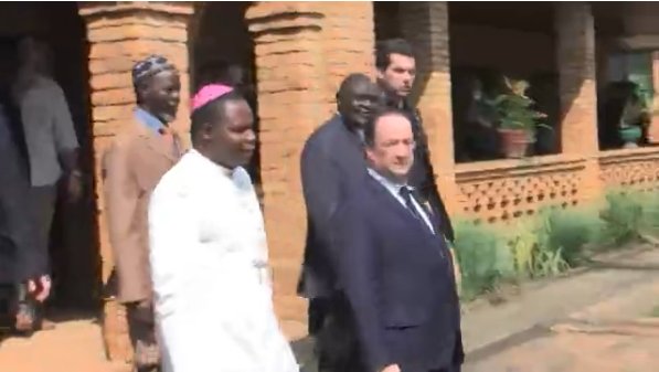 F. Hollande et les 3 responsables religieux (Archevque catholique, Iman, Rverand protestant)