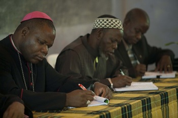 Mgr Dieudonn Nzapalanga,l'imam Oumar Kobine Layama, rvrend Nicolas Gurkoyame Gbangou