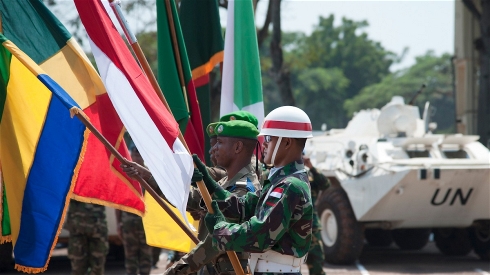 Crmonie, le 15 septembre 2014, de la Mission multidimensionnelle intgre des Nations Unies pour la stabilisation en Rpublique centrafricaine (MINUSCA), charge de la Mission internationale de soutien  la Centrafrique (MISCA), sous conduite africaine