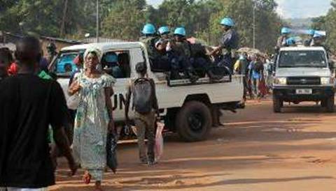 Des Casques bleus patrouillent  Bangui le 15 octobre 2014
