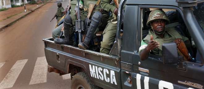 Des soldats camerounais de la Misca patrouillent dans la ville de Bangui, ici en mai 2014