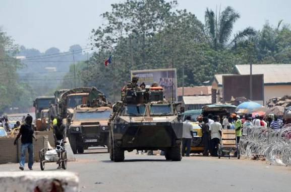 Des soldats franais en patrouille, le 25 fvrier 2014  Bangui