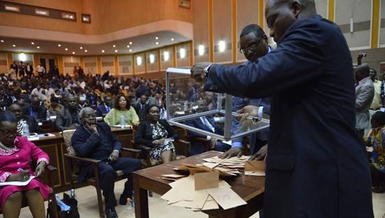 Les parlementaires avaient donn une majorit de leurs suffrages  Catherine Samba-Panza, maire de Bangui, le 21 janvier 2014 pour le poste de prsidente de la transition