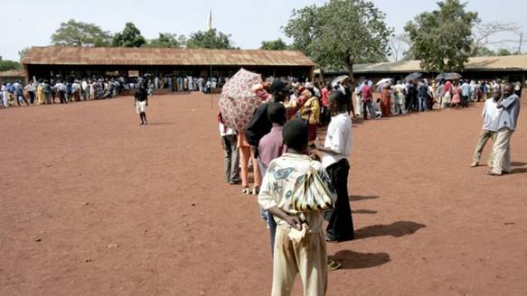 File d'attente pour aller voter lors de l'lection prsidentielle de 2005,  Bangui