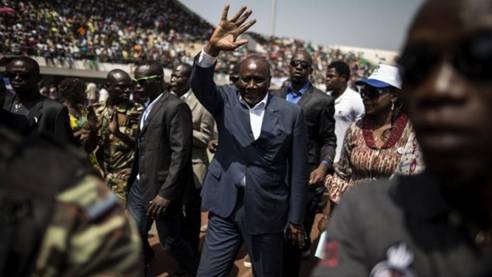 Karim Meckassoua, candidat indpendant, arrive pour son premier meeting de la campgne  l'lection prsidentielle du 27 dcembre,  Bangui, le 5 dcembre 2015