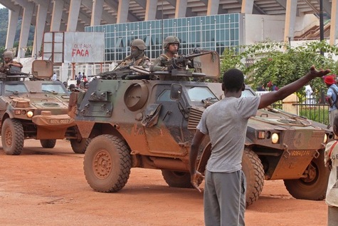 Patrouille de soldats franais,  Bangui, capitale centrafricaine, fin septembre.