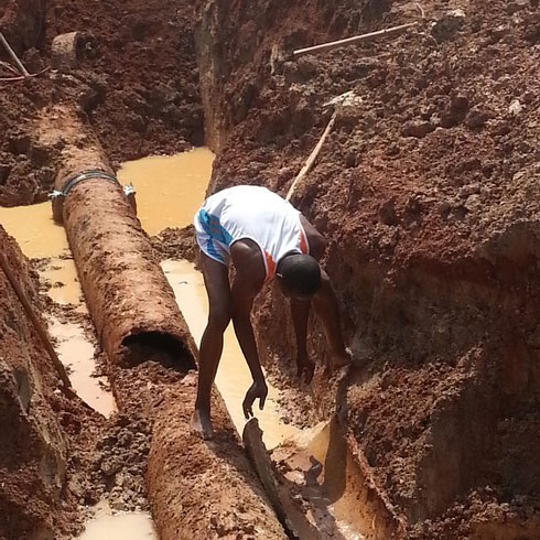 La vtust des canalisations est  l'origine de la pnurie d'eau qui a affect les quartiers sud de Bangui.