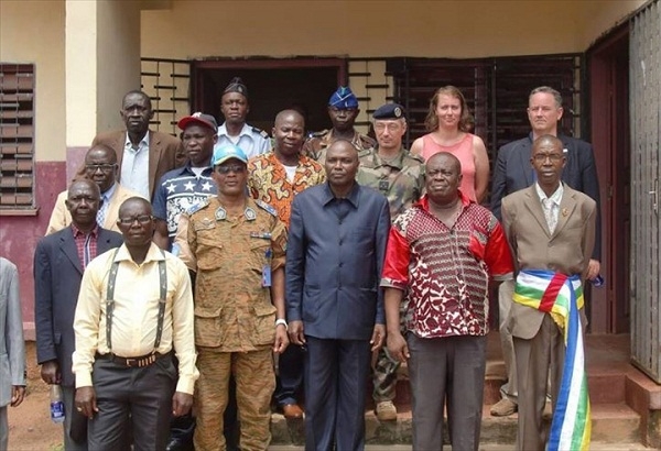 Le ministre de la dfense Joseph Yakt sest rendu  Obo, en compagnie du Commandant de lEUTM Gnral Eric Hautecloque