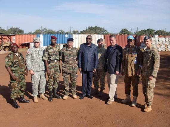 Le ministre de la dfense Joseph Yakt sest rendu  Obo, en compagnie du Commandant de lEUTM Gnral Eric Hautecloque