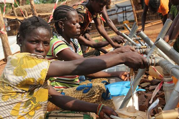 A Bambari, en Rpublique centrafricaine, les oprations humanitaires sont entraves par le mauvais tat des routes, les bandits, les pillages et la violence des milices. (2015)