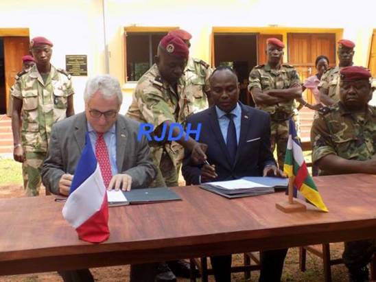 Forces Armes Centrafricaines dotes en matriels militaires par la France