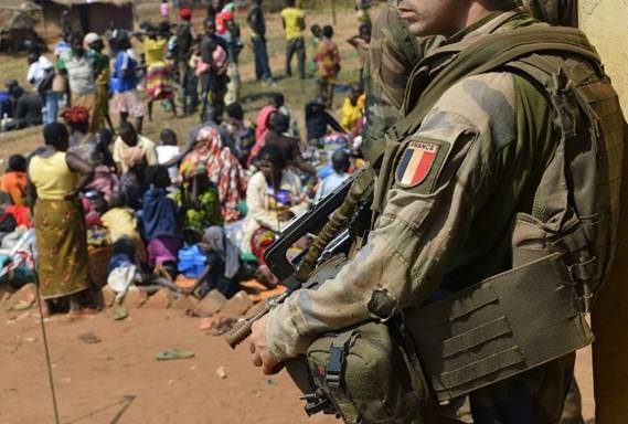 Un soldat franais  Boali,  100 km de Bangui, le 19 janvier 2014