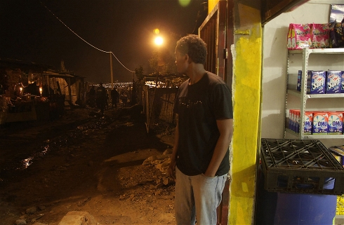 Un commer�ant somalien devant son �picerie informelle � Zandspruit, une implantation sauvage proche de Johannesbourg (photo de 2012)