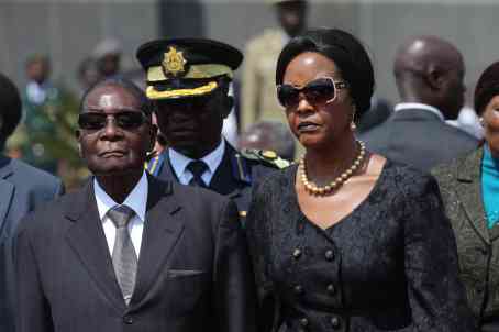 Robert et Grace Mugabe, 26 aout 2017. Robert Mugabe says he is resigning immediately