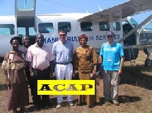 A�rodrome de Kaga-Bandoro: (de g. � d.) la maire de kaga-bandoro, Mme Antoinette Fibala;, M. Bilo, charg� de mission au minist�re de l'int�rieur, le pr�fet, lieutenant Colonel Christophe Bureau; la sous-Pr�fet, Mme Clotilde Nambo� (ph. Dagoulou/Acap)