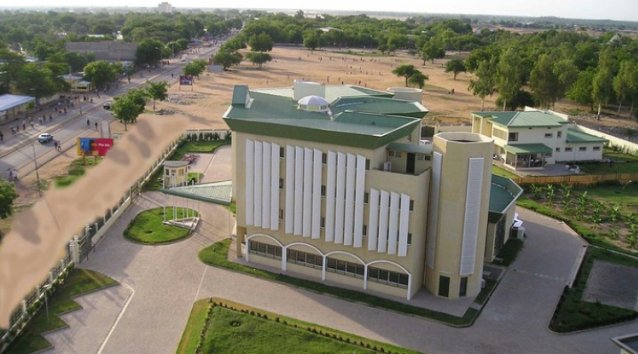 Ndjamena la capitale tchadienne accueille ce mercredi 3 mars, un sommet extraordinaire des chefs dEtat de la Communaut conomique des Etats dAfrique centrale (CEEAC). Un sommet consacr essentiellement  la crise centrafricaine, dix jours aprs le renversement du rgime de Franois Boziz, par les rebelles de la coalition Slka.(illustration :reseaudesjournalistesrca.wordpress.com)